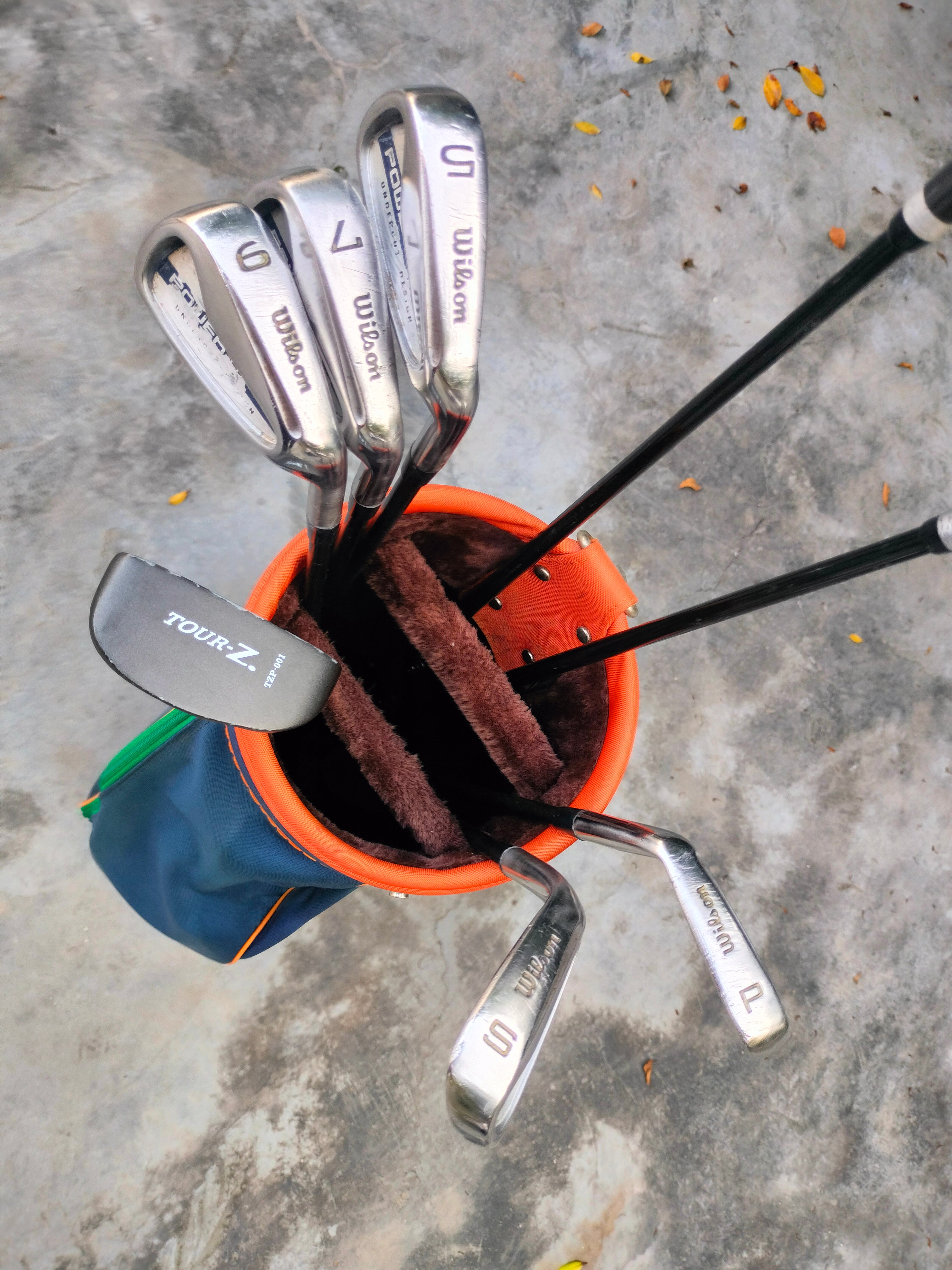 Wilson Golf Half Set - 8 clubs + Bag