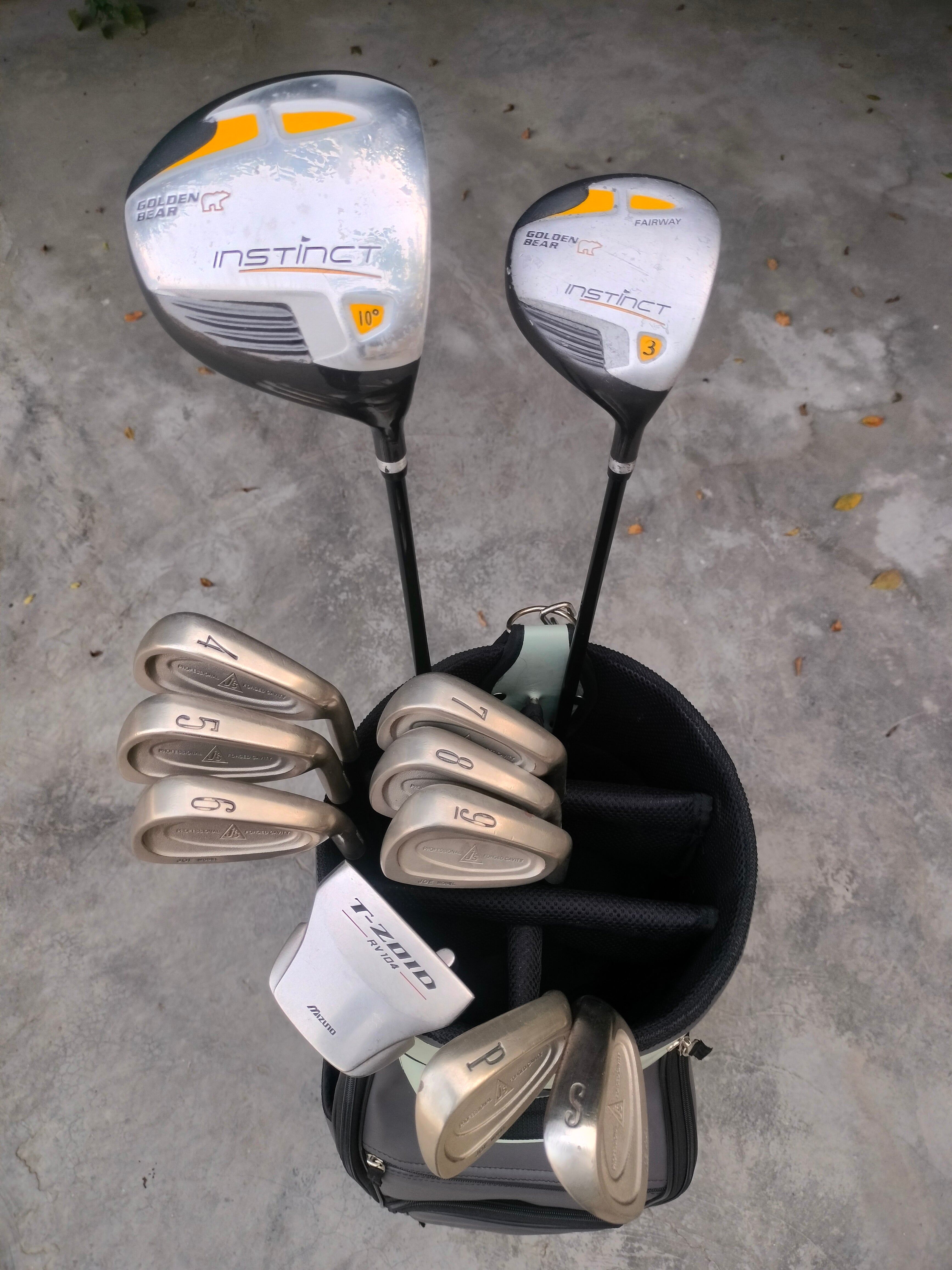 Bridgestone Golf Assorted Full Set - 11 clubs + Bag