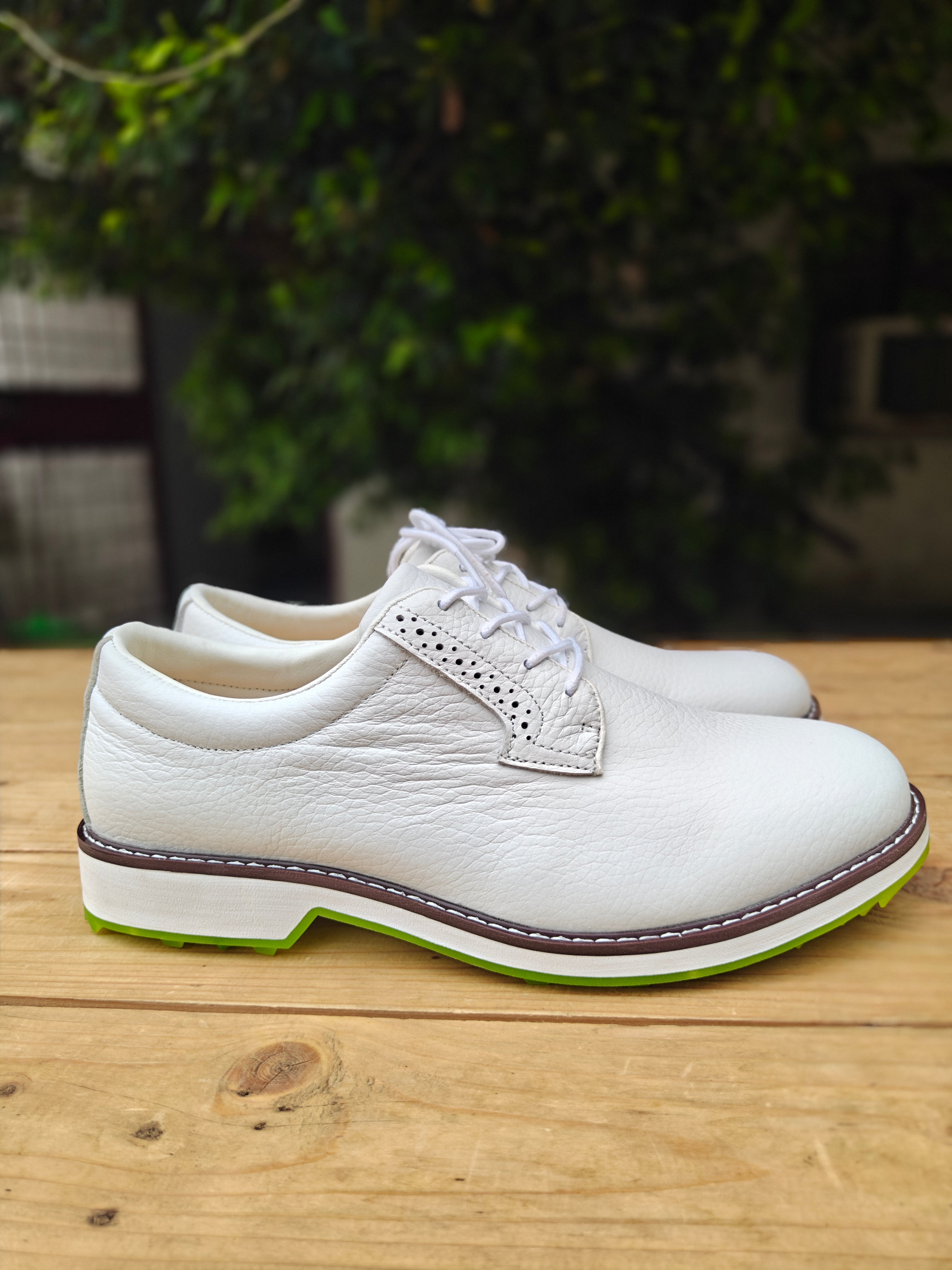 Classic Spikeless Golf Shoes - White