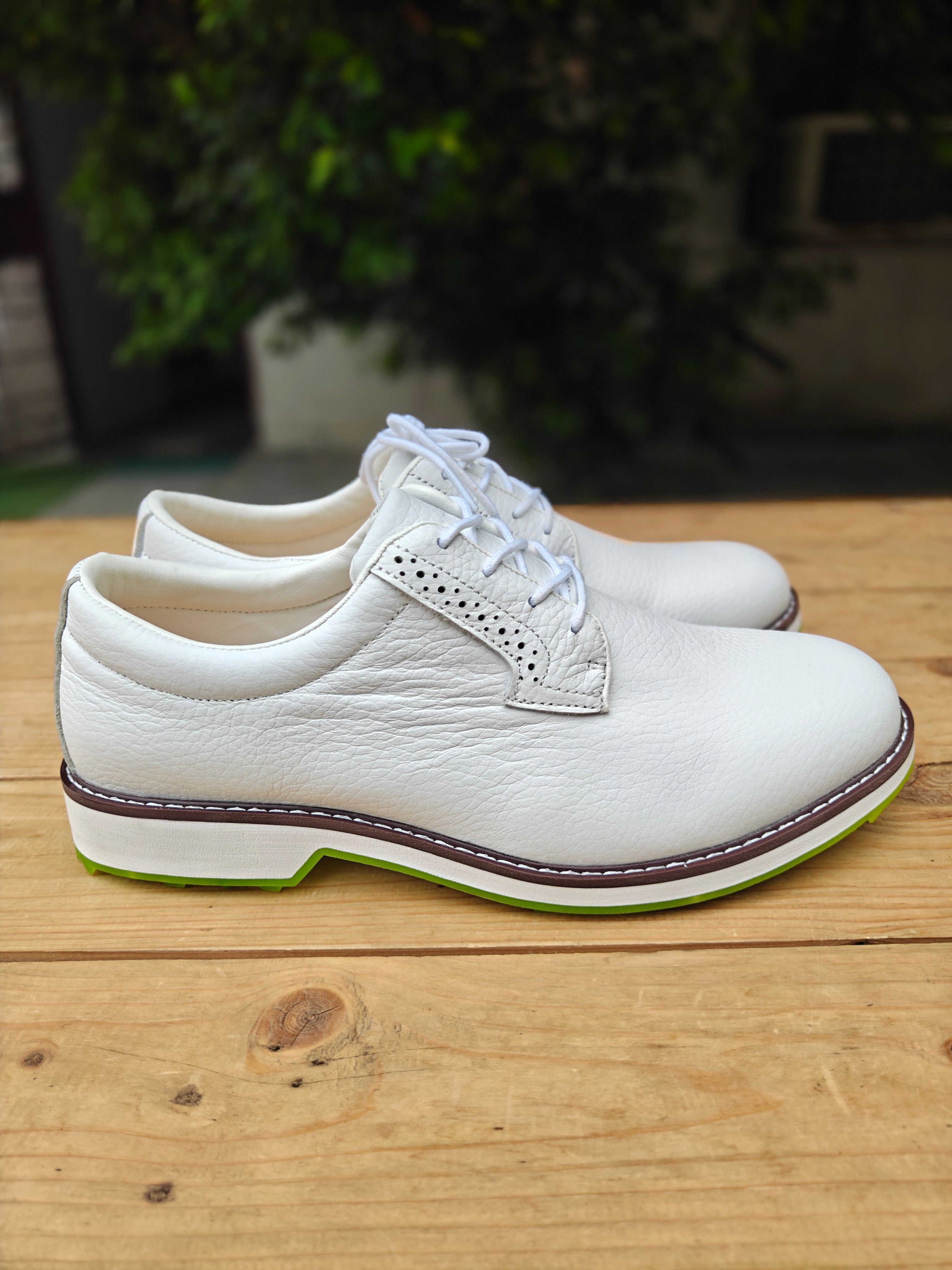 Classic Spikeless Golf Shoes - White