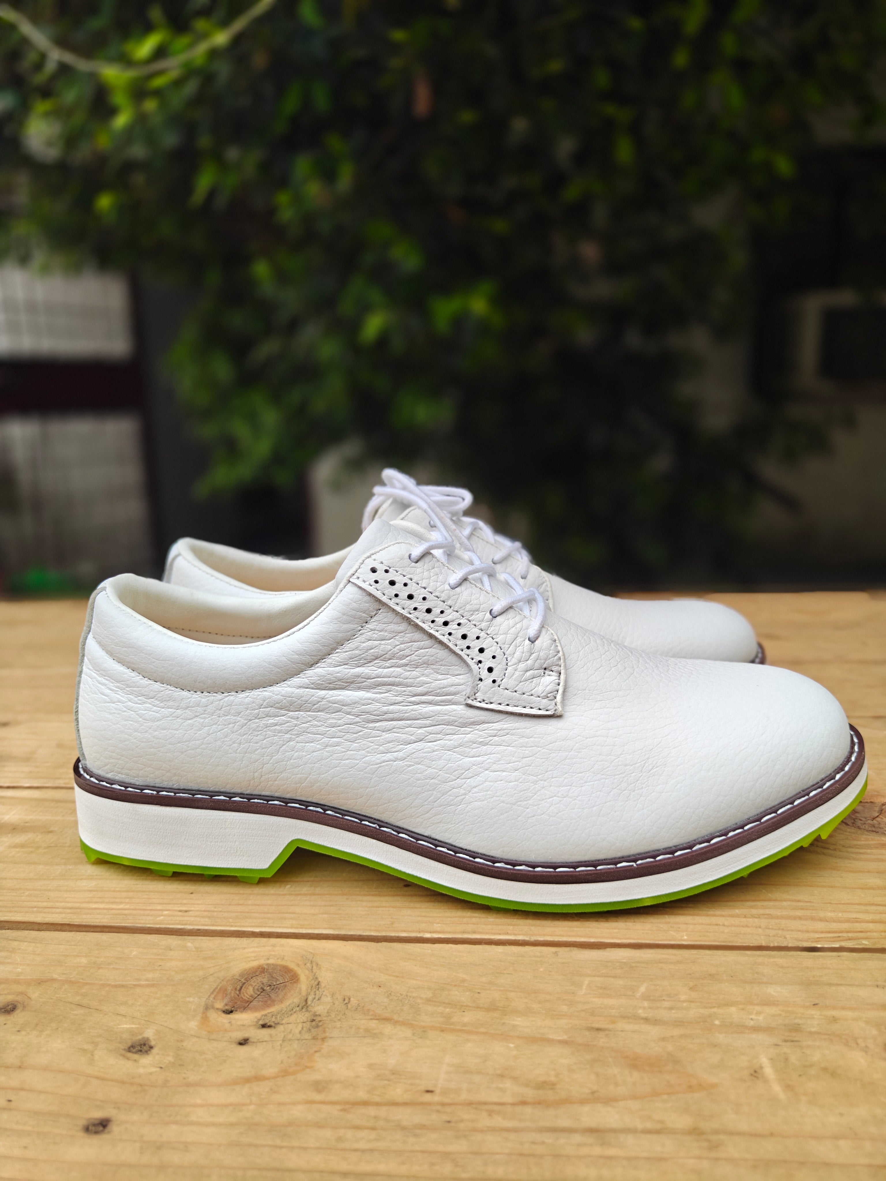 Classic Spikeless Golf Shoes - White